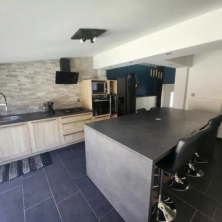 Town Center Keroussel House - 6 People - 2 Bedrooms - Swimming Pool *